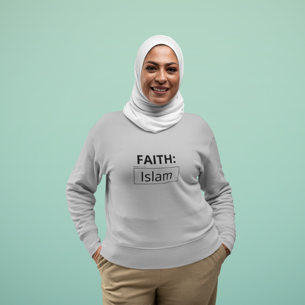 Faith Islam sweatshirt – Islamic streetwear by Sakinah Wear, cozy unisex sweatshirt with minimalist faith-inspired design. Woman